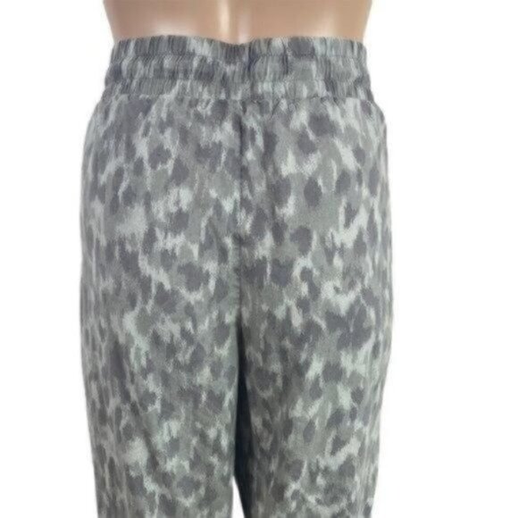 Anthropologie Cloth & Stone Animal print with Pockets Joggers size medium - Picture 4 of 11